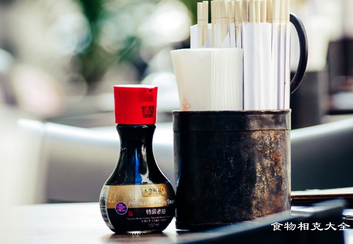酱油不能和什么一起吃